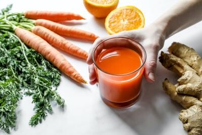 Suc de morcovi și piper: Rețeta simplă care te face să spui „adio“ colăceilor de pe abdomen