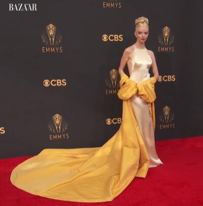 Top 10 ținute vestimentare la Emmy Awards 2021 / Captură Video Harpersbazaar