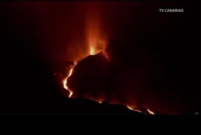 Imagini apocaliptice pe insula La Palma. Blocuri de LAVĂ de mărimea unei CLĂDIRI, expulzate de vulcan / Foto: Captură video Reuters