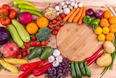 Dieta bazată doar pe legume nu este suficientă pentru a reduce riscurile cardiace (sursa foto: Engin Akyurt / Unsplash)